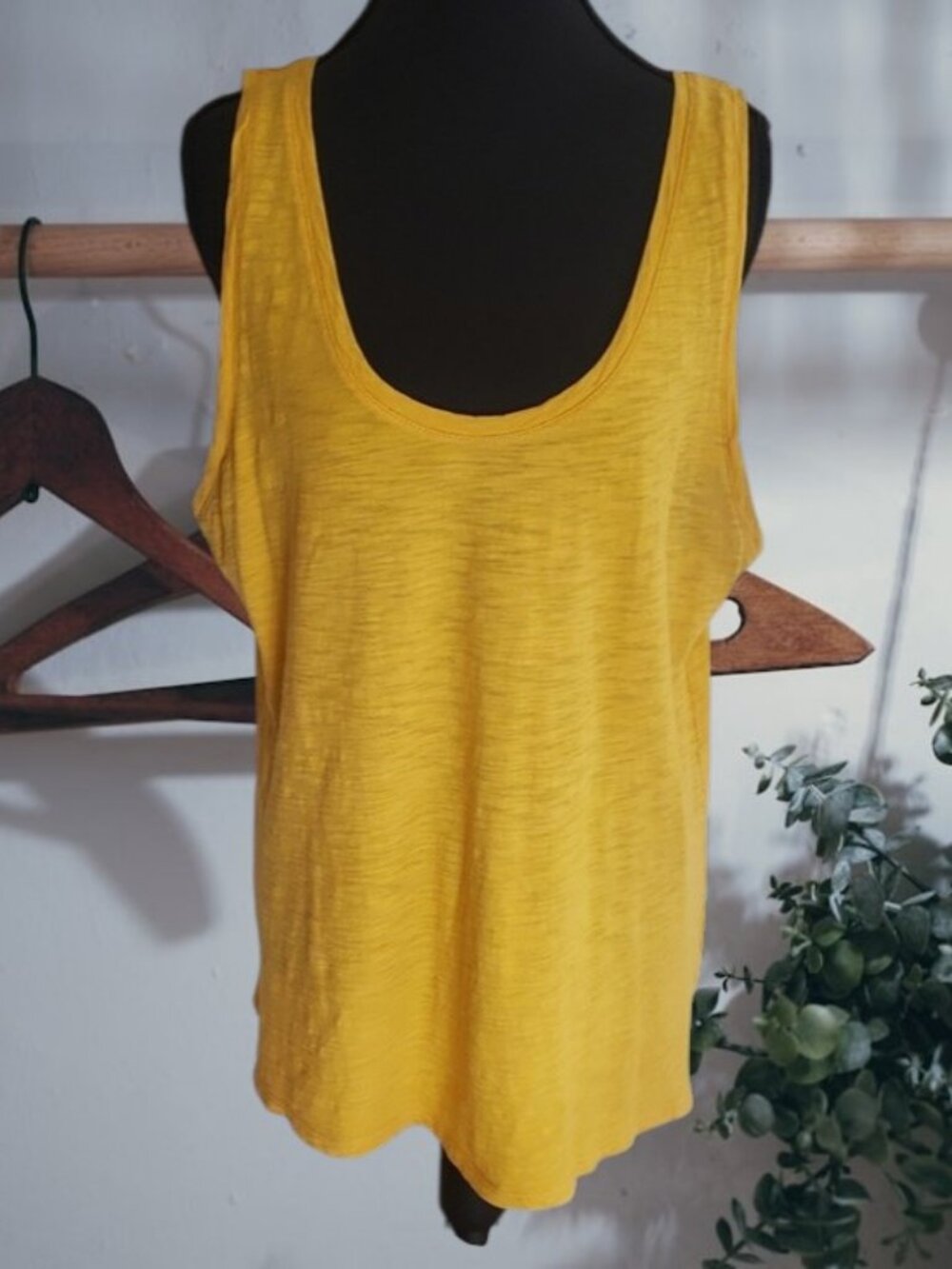 Old Navy Mustard Yellow Scoop Neck Sleeveless Slub-Knit Tank Top  ✨Size: L✨
